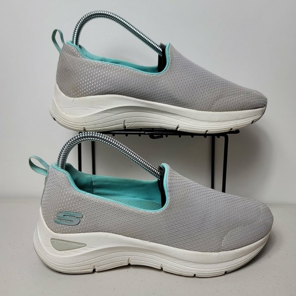 Skechers Shoes Womens Sz 7 Arch Comfort Slip On Athletic Sneaker Gray - Picture 1 of 8